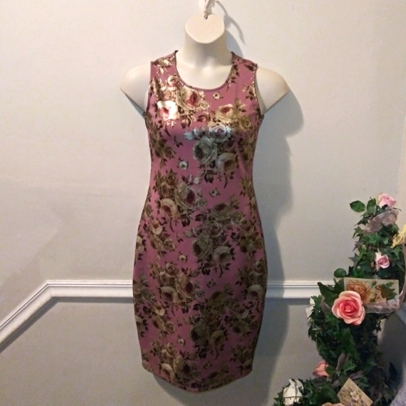 Olivia Matthews Dresses & Skirts - Olivia Matthews Sexy Mauve & Gold Floral Print Bodycon Sheath Dress